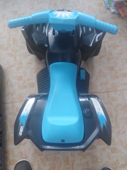 Čtyřkolka-odrážedlo - 2