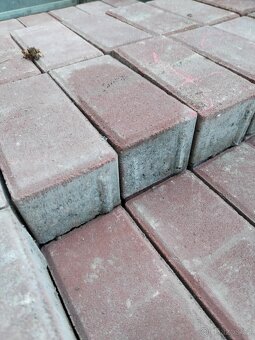 Betonová dlažba 20x10x8 cm - červená - 2