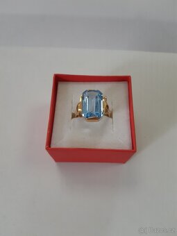 Zlatý prsten s modrým kamenem - 2