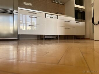 Kuchyňská linka se spotřebičemi IKEA s ostrůvkem - 2