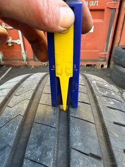 Letní pneu 235/45/18 - 2