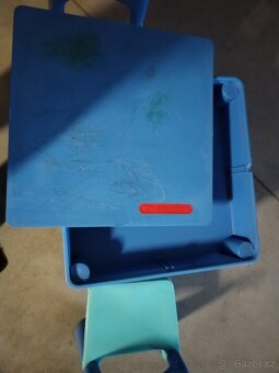 Dětský  stoleček a 2 židličky - 2