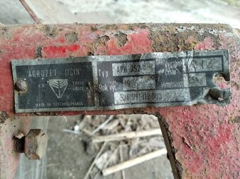 Vari,tera oboustranný pluh, obracák APH - 352 - 2