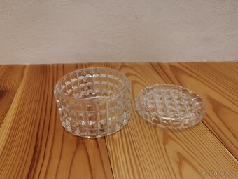 Skleněná  cukřenka - 2