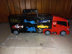 Kufr kamion s 9 plastovými autíčky, 2 vrtulníky a 1 motorkou - 2