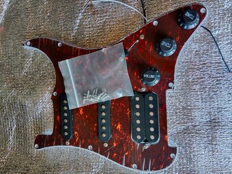 Pickguard stratocaster nový - 2