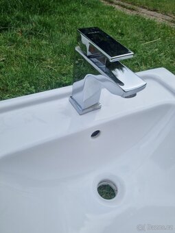 Umyvadlo Villeroy & Boch + baterie - 2