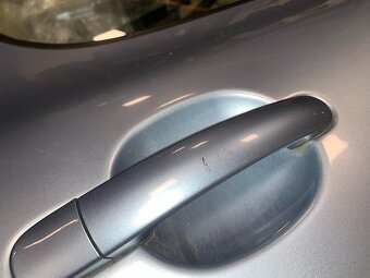 Pravé přední dveře modrá LQ5W Škoda Yeti 5L r.v. 2013 - 2