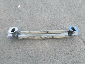 VW Sharan 7N výztuha zadního nárazníku - 2