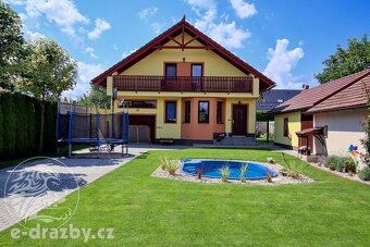 Rodinný dům 5+1 (156 m2) se zahradou (560 m2), bazénem a gar - 2