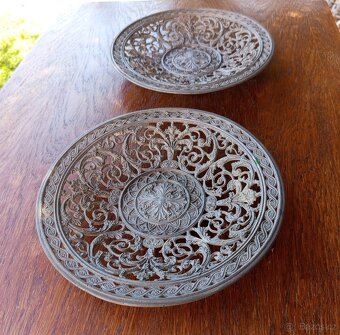 Ozdobné cínové talíře - 2