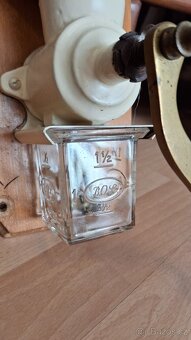 Nástěnný starožitný kafemlýnek zn.Garantie v rokoko stylu - 2