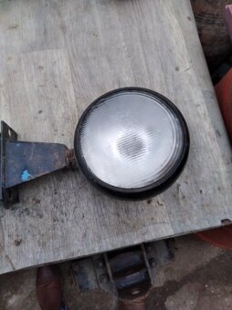 Prodám moc pěkná  originál světla na ZETOR25 - 2