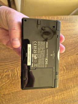 Nintendo DS Lite s příslušenstvím. - 2