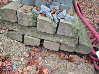 Dlažba 50x50 cm beton 128 ks u Telče - 2