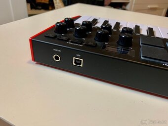 Akai MPK mini MK3 – MIDI клавиатура, top stav - 2