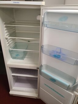velká lednice Electrolux A+ s mrazákem dole - 2