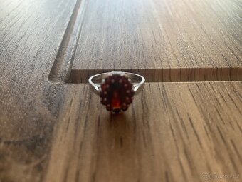 NOVÝ prsten s českým granátem - 2