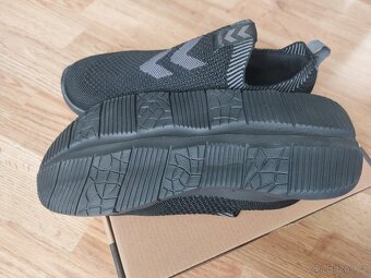 NOVÉ boty Hummel vel. 40... PC 899,- - 2