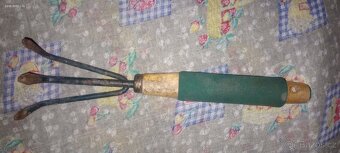 Ruční kultivátor 3 hroty - 2