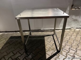 Podstavec/nerezový stůl se zarážkami - 2