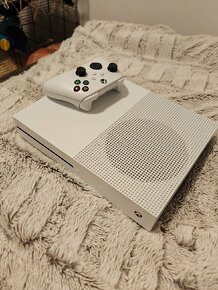 Xbox One S 1TB s mechanikou - 2