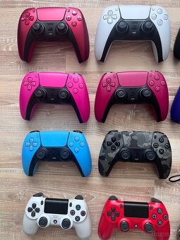 Sbírka ovladačů Dualsense PS5 i nabíječka a DualShock 4 V2 - 2