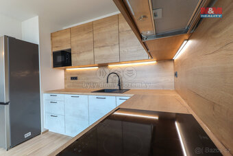Pronájem bytu 2+kk, 65 m², Praha, ul. Nádražní - 2