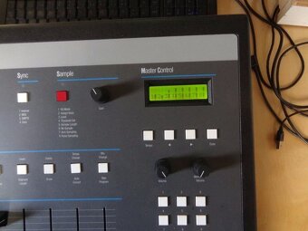 E-mu SP-1200 Sampler 12bitový bicí automat včetně Lotharek H - 2