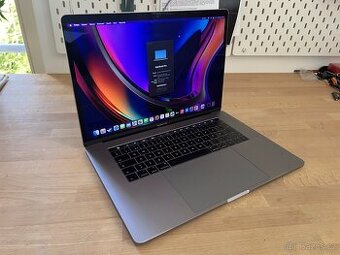 MacBook Pro 2017 - 15" Radeon Pro 560 4GB +  Adaptér - 2
