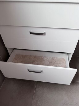 Koupelnová skříňka s umyvadlem - 2