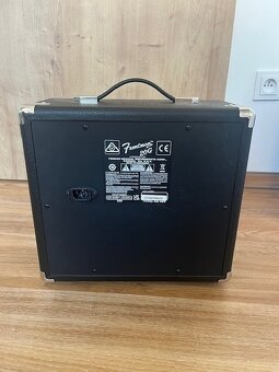 Tranzistorové kombo FENDER Frontman 20G - 2