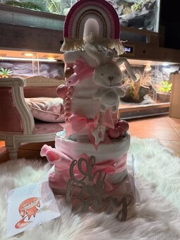 LUXUSNÍ PATROVÝ DORT Z DĚTSKÝCH PLEN+HRAČKA - 2