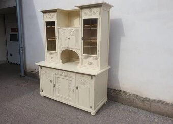 LUXUSNÍ STAROŽITNÁ KREDENC PO CELKOVÉ RENOVACI - 2