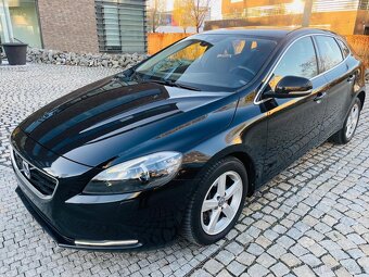 Volvo V40 2.0 D3 5VÁLEC 110KW MANUÁL LED SENZORY SERVISKA - 2