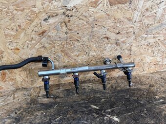 VSTŘIKOVACÍ LIŠTA MERCEDES W169 1.5 A2660700395 - 2