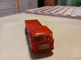 Prodám starý model autíčka Škoda trambus - 2