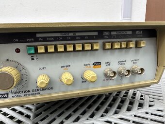 generátor funkcí GW Instek GFG 8015G - 2