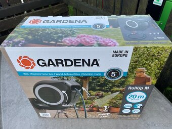 Nástěnný box RollUp M Gardena s hadicí 20m - 2