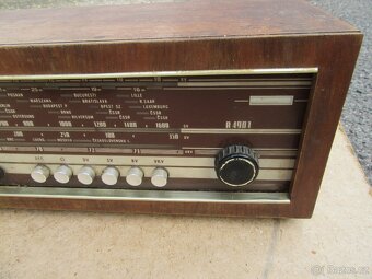 Nabízím staré radio R4901. Netestováno. Nefunkční. Jen co - 2