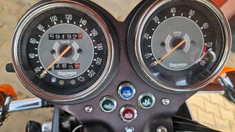 Triumph Bonneville - 2