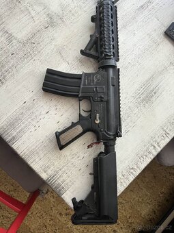 Airsoftová zbraň M4 - 2