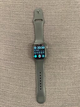 Apple Watch Series 5 – 44 mm - 2 500 Kč - 2