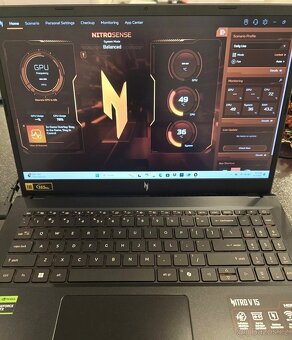Výkonný Acer nitro V15-RTX 5050 8GBGDDR7-I9 14 jader-32GB - 2