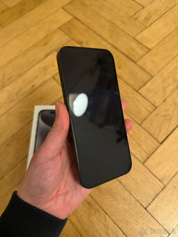 Apple iPhone 15 Pro, 256 gb, černý titan - 2