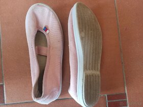 Cvičky dívčí do tělocvičny vel. 36 - 2