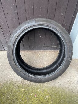 Letní pneu 235/40R19 - 2