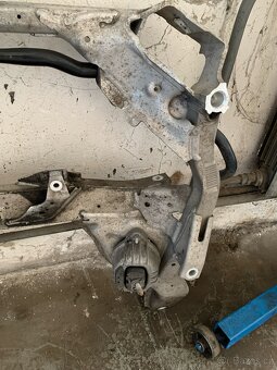 Napravnice e90/e91/e92/e93 nehavarovana, nepraskla - 2