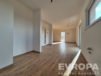 Novostavba rodinného domu 5+kk, pozemek 803m2, 15minut od ok - 2