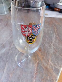 Sklenička "hradní stráže " KOUPÍM - 2